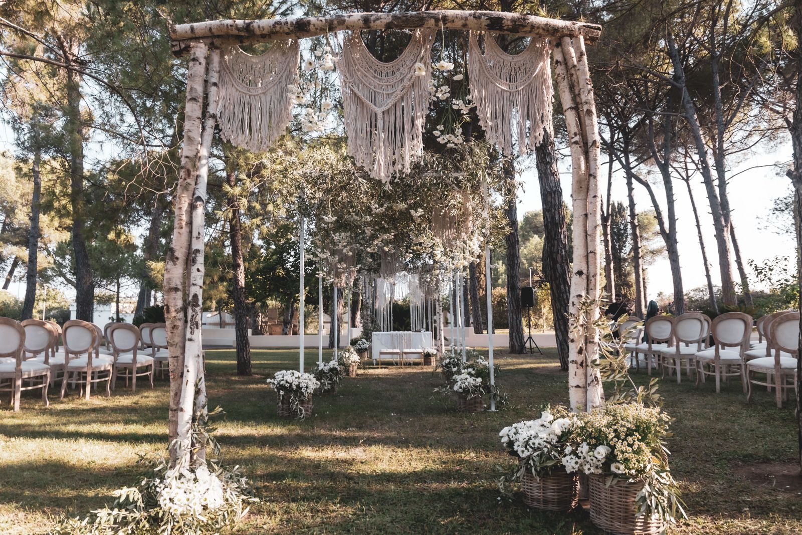 Tavola tra i vigneti